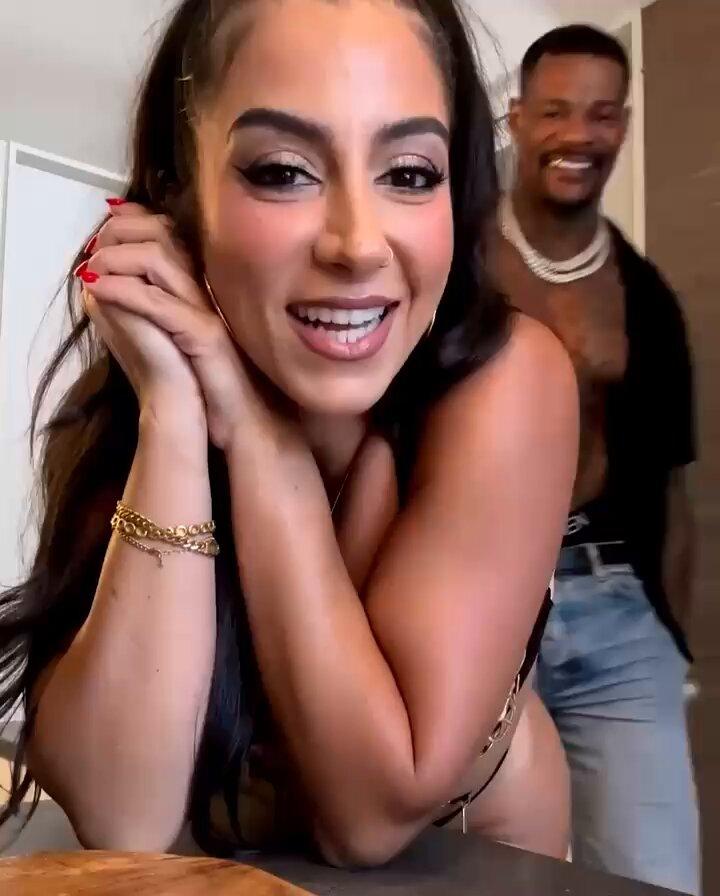 The Under 8 Inches Moment That Broke the Internet.jpg